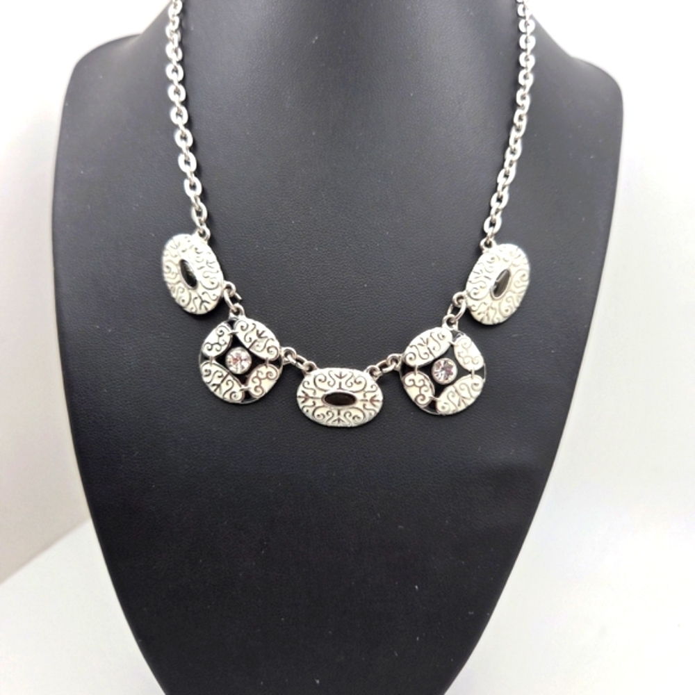 Elegant Silver Necklace with Intricate Design